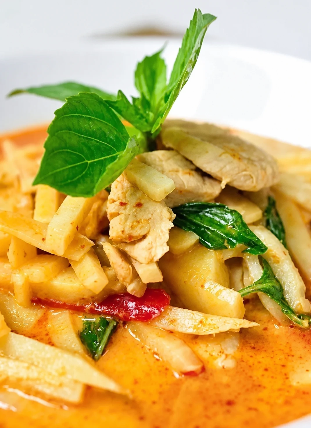 Curry Rojo con Bambú